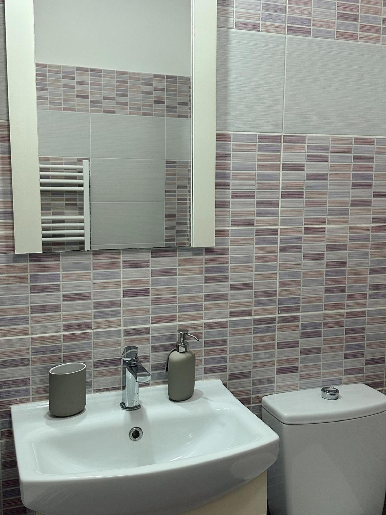 Modern Flat - Apartament Nou Aproape De Spital Si Aeroport Яш Екстериор снимка