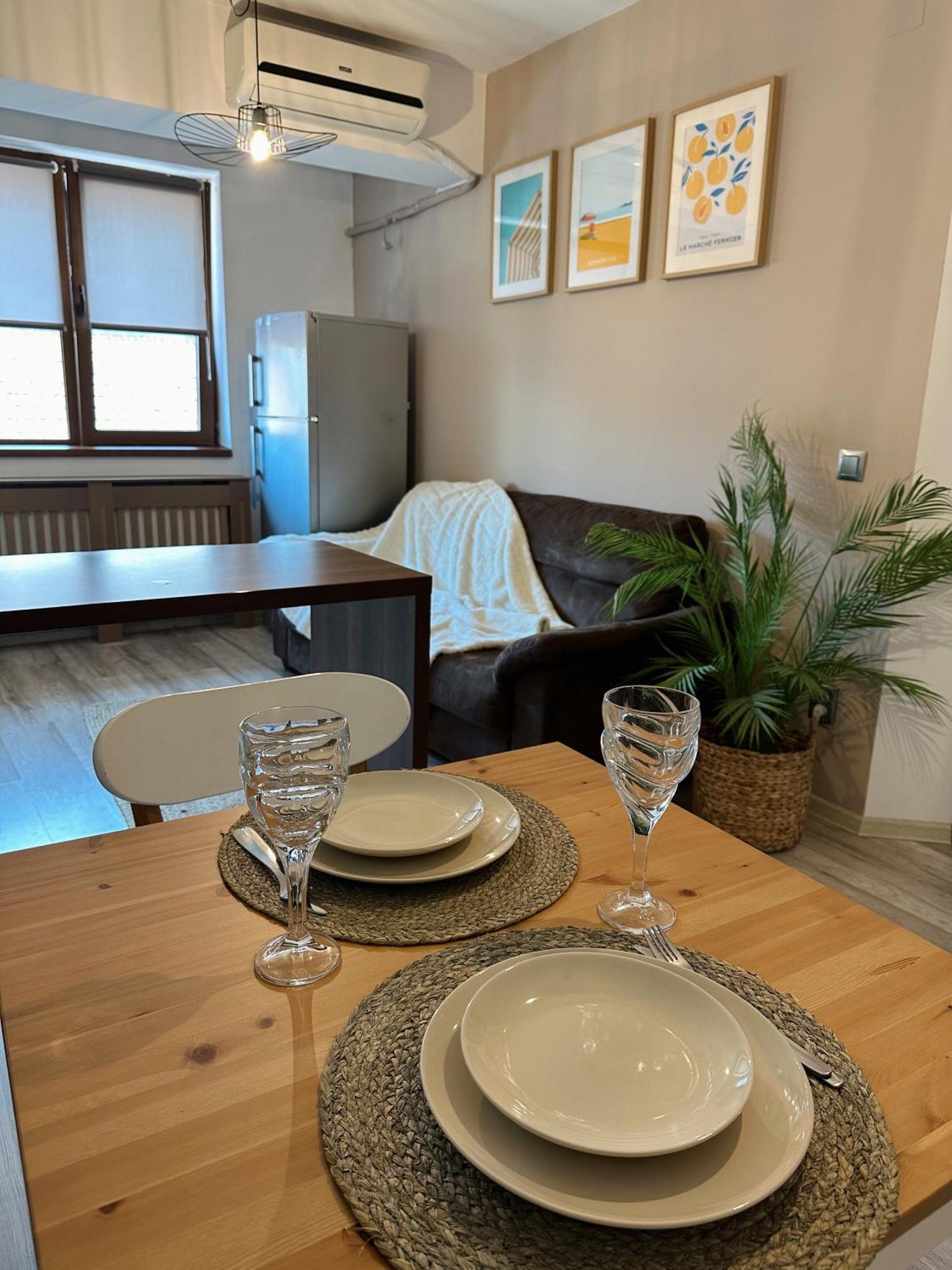 Modern Flat - Apartament Nou Aproape De Spital Si Aeroport Яш Екстериор снимка